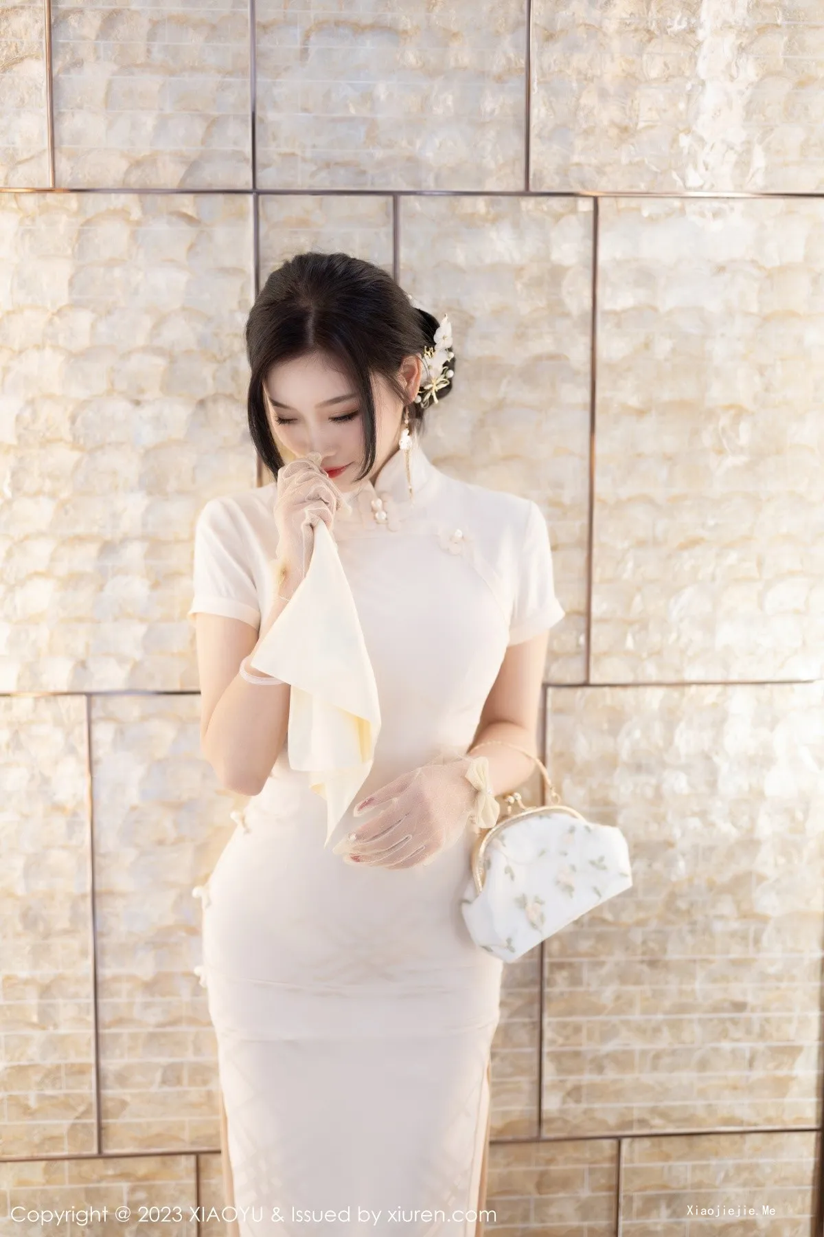 图片[2]-[XiaoYu画语界]Vol.978_女神杨晨晨Yome性感白色典雅旗袍配白丝袜秀丰腴身材诱惑写真85P-blog.zhu.ee