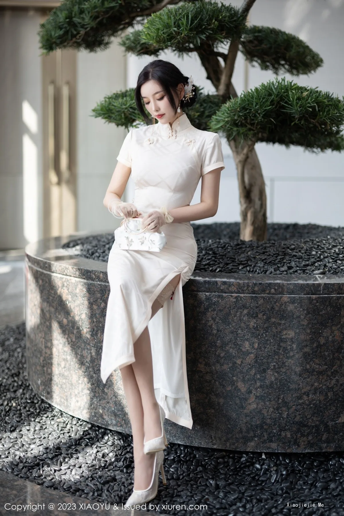 图片[8]-[XiaoYu画语界]Vol.978_女神杨晨晨Yome性感白色典雅旗袍配白丝袜秀丰腴身材诱惑写真85P-blog.zhu.ee