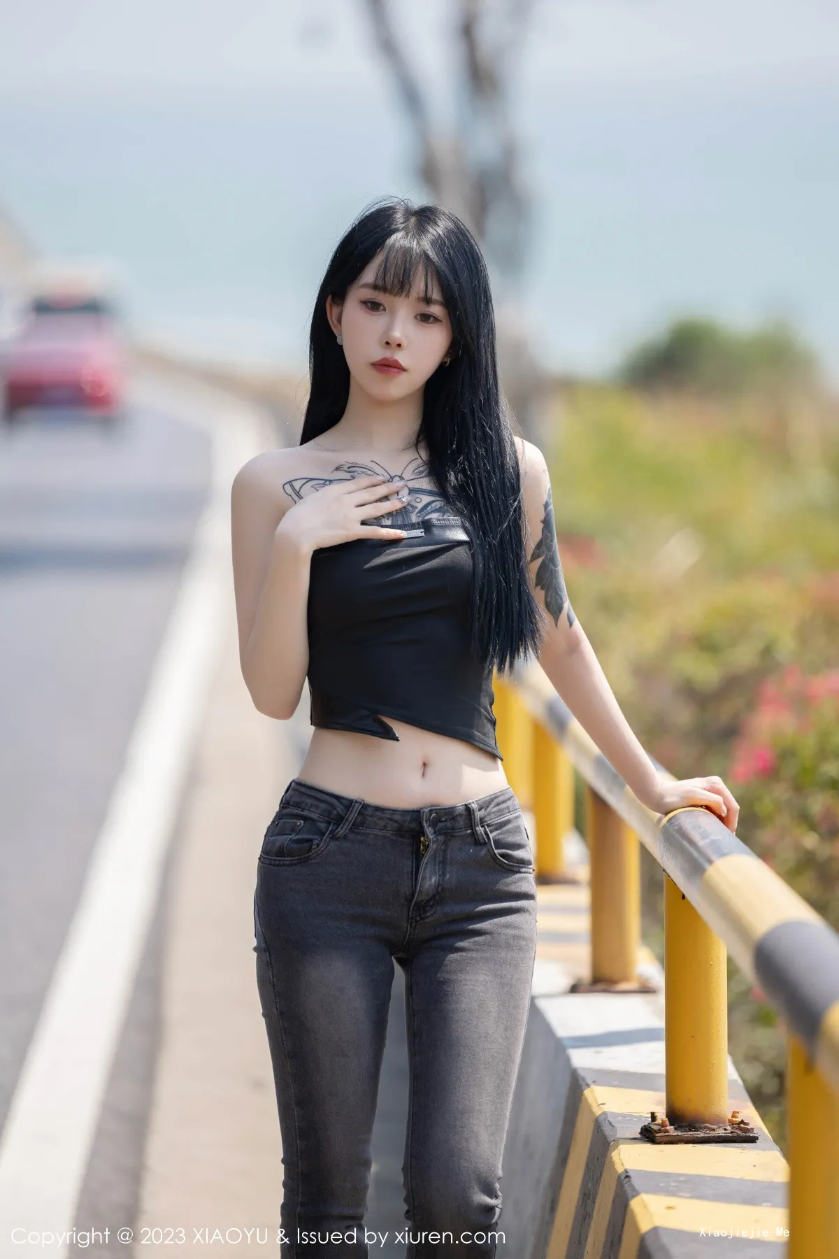 图片[2]-[XiaoYu画语界]Vol.1047_模特奶瓶黑色露肩短款上衣+性感蛋黄色吊带秀曼妙身姿诱惑写真98P-blog.zhu.ee