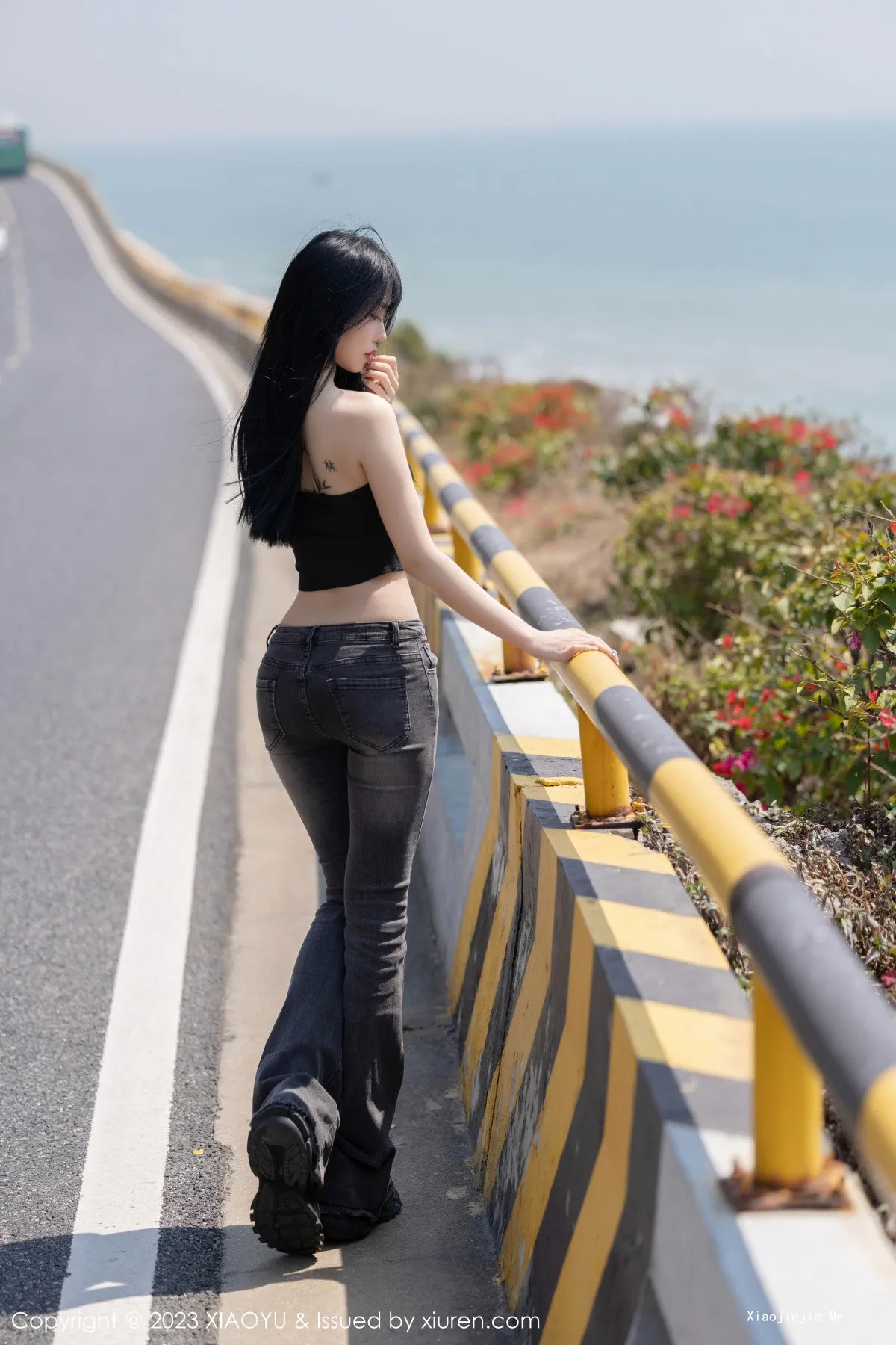 图片[4]-[XiaoYu画语界]Vol.1047_模特奶瓶黑色露肩短款上衣+性感蛋黄色吊带秀曼妙身姿诱惑写真98P-blog.zhu.ee