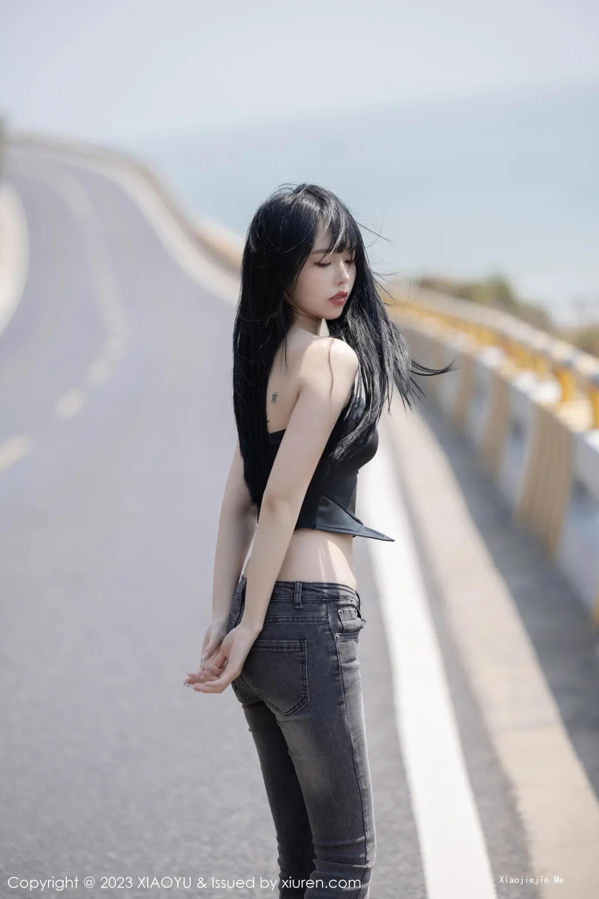 图片[6]-[XiaoYu画语界]Vol.1047_模特奶瓶黑色露肩短款上衣+性感蛋黄色吊带秀曼妙身姿诱惑写真98P-blog.zhu.ee