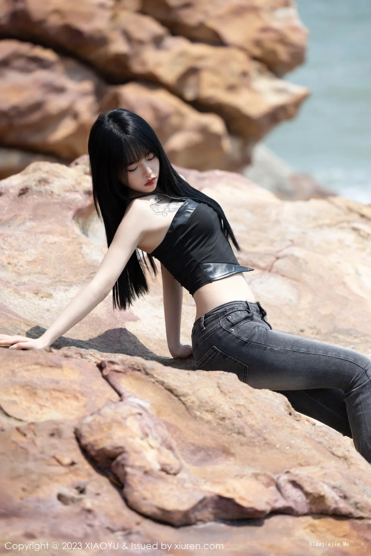 图片[10]-[XiaoYu画语界]Vol.1047_模特奶瓶黑色露肩短款上衣+性感蛋黄色吊带秀曼妙身姿诱惑写真98P-blog.zhu.ee