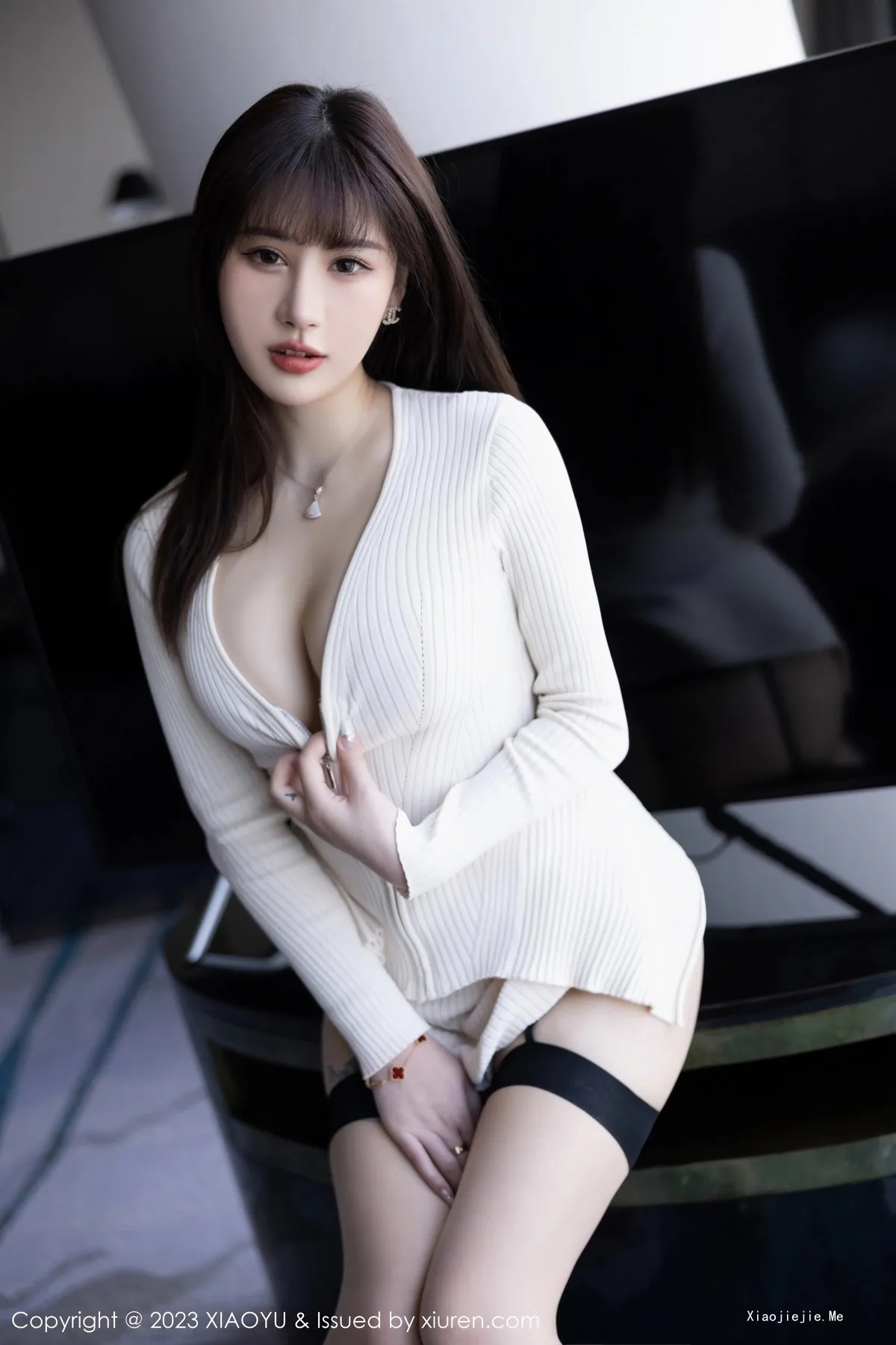 图片[44]-[XiaoYu画语界]Vol.967_女神徐莉芝Booty性感黑色轻透上衣配短裙露破烂黑丝诱惑写真92P-blog.zhu.ee