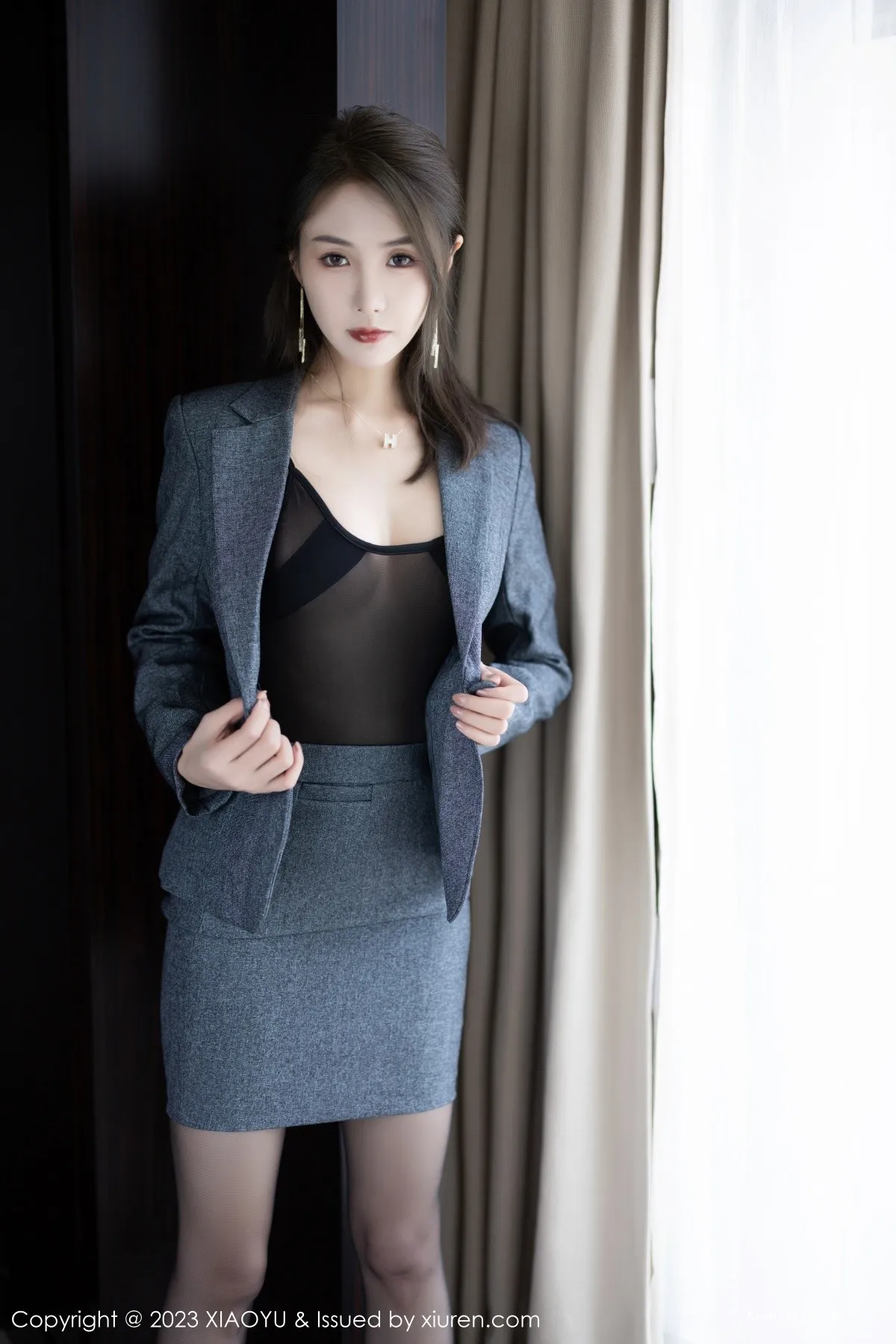 图片[8]-[XiaoYu画语界]Vol.1042_模特苏苏阿脱深灰制服露性感黑色薄透内衣秀曼妙身姿诱惑写真100P-blog.zhu.ee