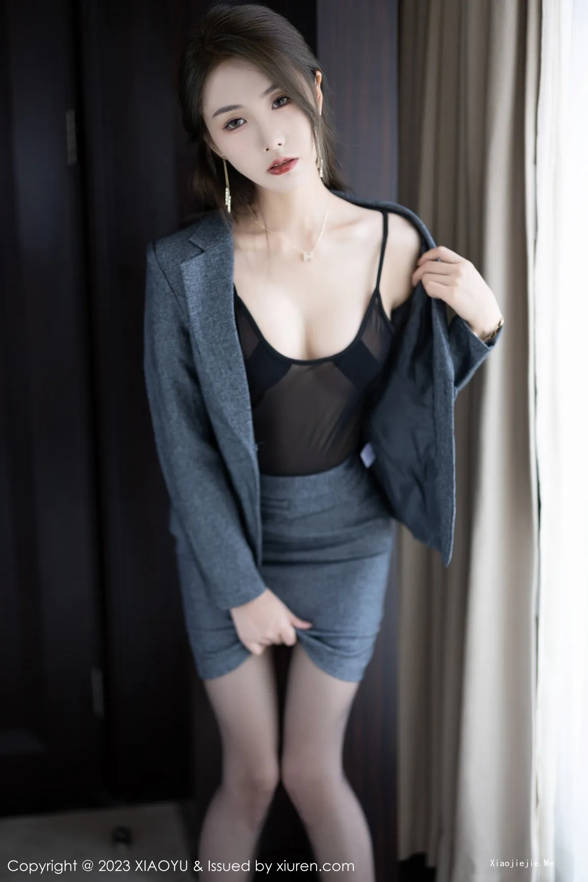 图片[10]-[XiaoYu画语界]Vol.1042_模特苏苏阿脱深灰制服露性感黑色薄透内衣秀曼妙身姿诱惑写真100P-blog.zhu.ee