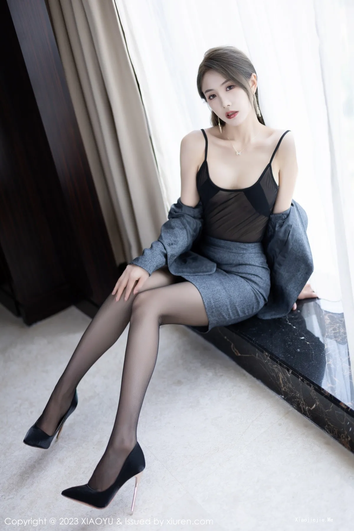 图片[16]-[XiaoYu画语界]Vol.1042_模特苏苏阿脱深灰制服露性感黑色薄透内衣秀曼妙身姿诱惑写真100P-blog.zhu.ee