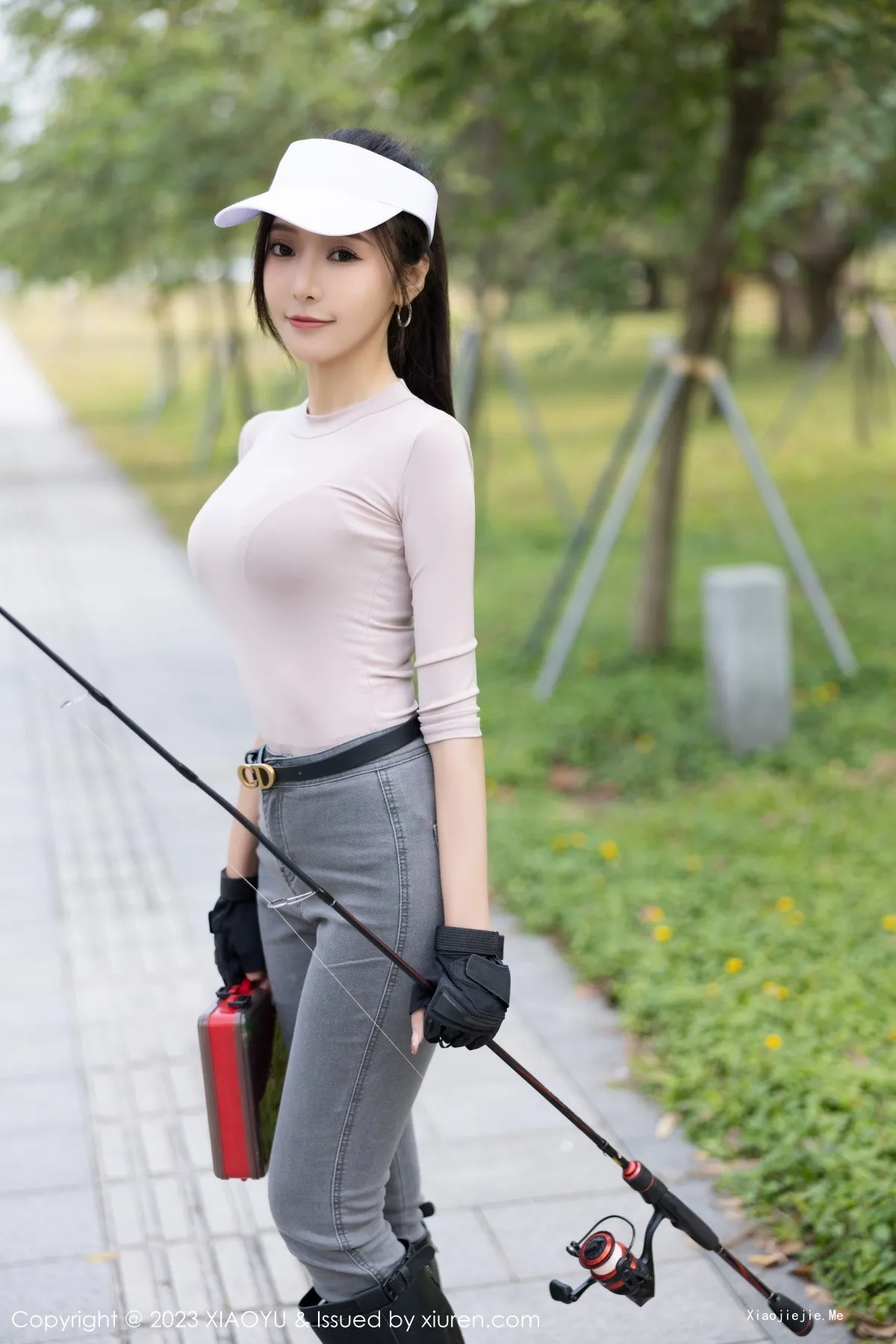[XiaoYu画语界]Vol.952_女神王馨瑶yanni户外浅灰收身上衣配牛仔裤秀完美身材诱惑写真86P-blog.zhu.ee