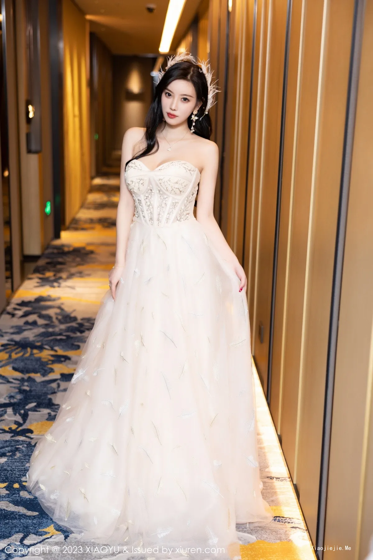 [XiaoYu画语界]Vol.941_女神杨晨晨Yome生日主题脱连衣长裙露火辣身材极致诱惑写真120P-blog.zhu.ee