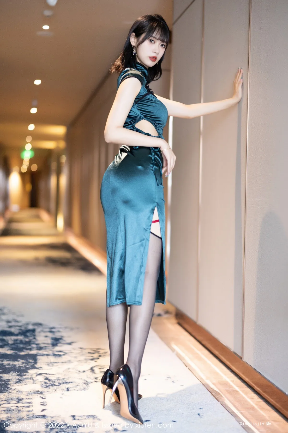 图片[2]-[XiaoYu画语界]Vol.920_模特林子遥私房性感深色旗袍配黑丝吊袜秀曼妙身姿迷人诱惑写真73P-blog.zhu.ee