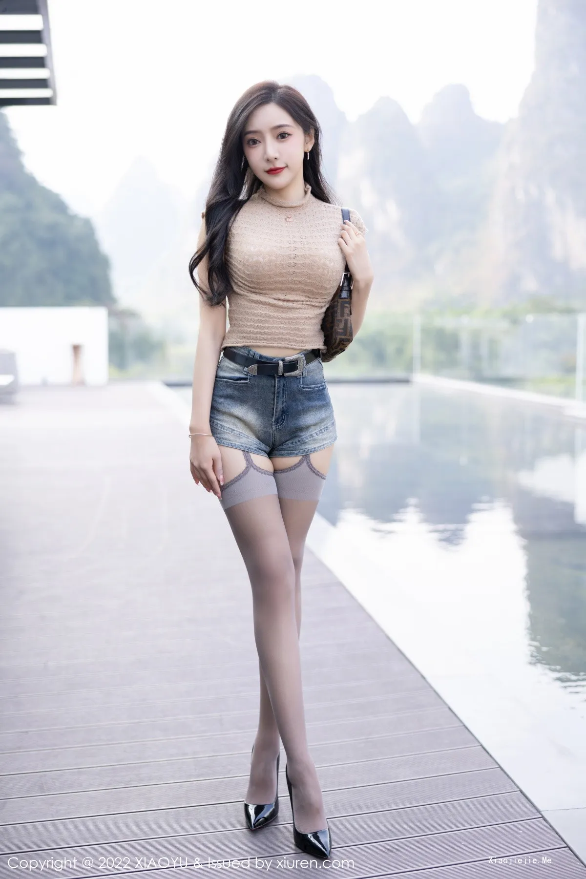 图片[2]-[XiaoYu画语界]Vol.919_女神王馨瑶yanni浅色衣配牛仔短裤半脱露蕾丝内衣撩人诱惑写真87P-blog.zhu.ee