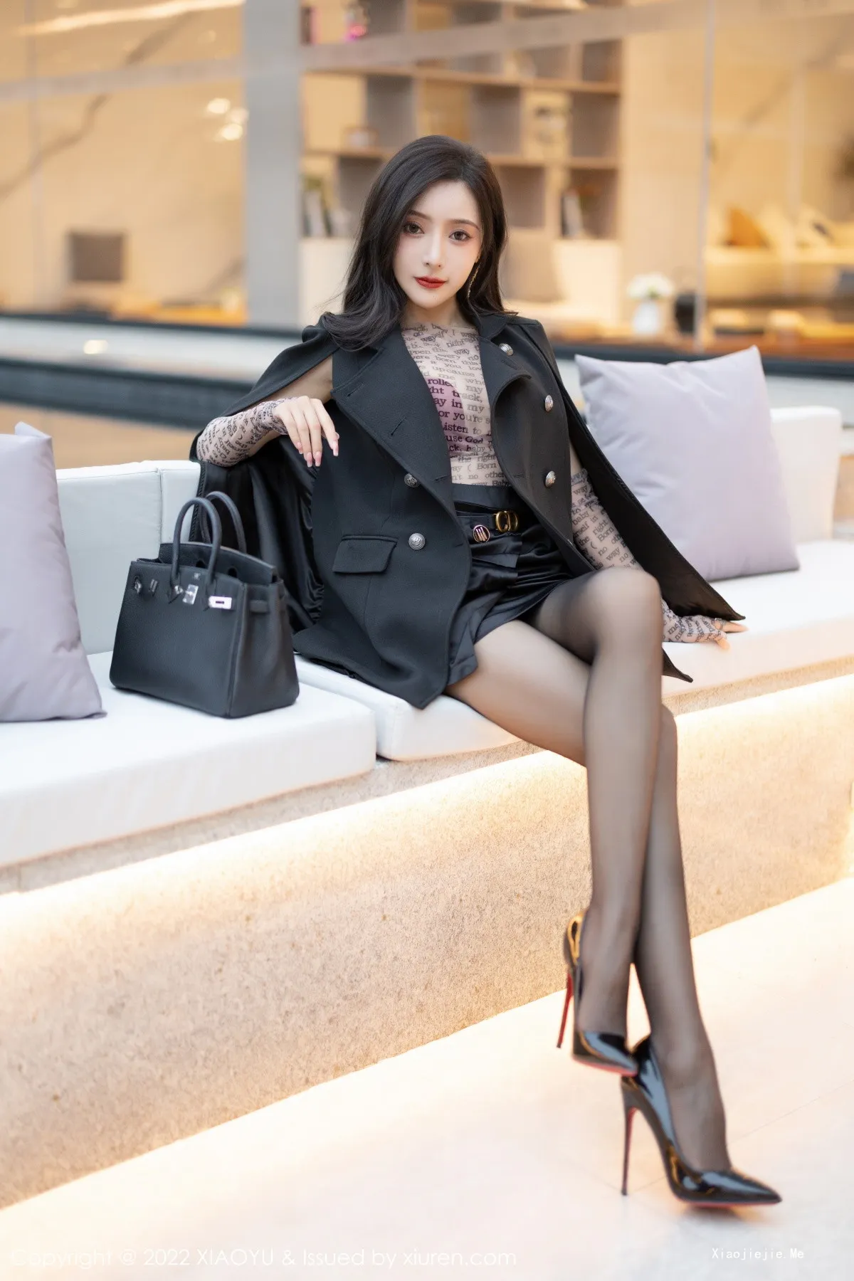 [XiaoYu画语界]Vol.916_女神王馨瑶yanni半脱露轻透服饰配超薄黑丝秀惹火身材诱惑写真93P-blog.zhu.ee