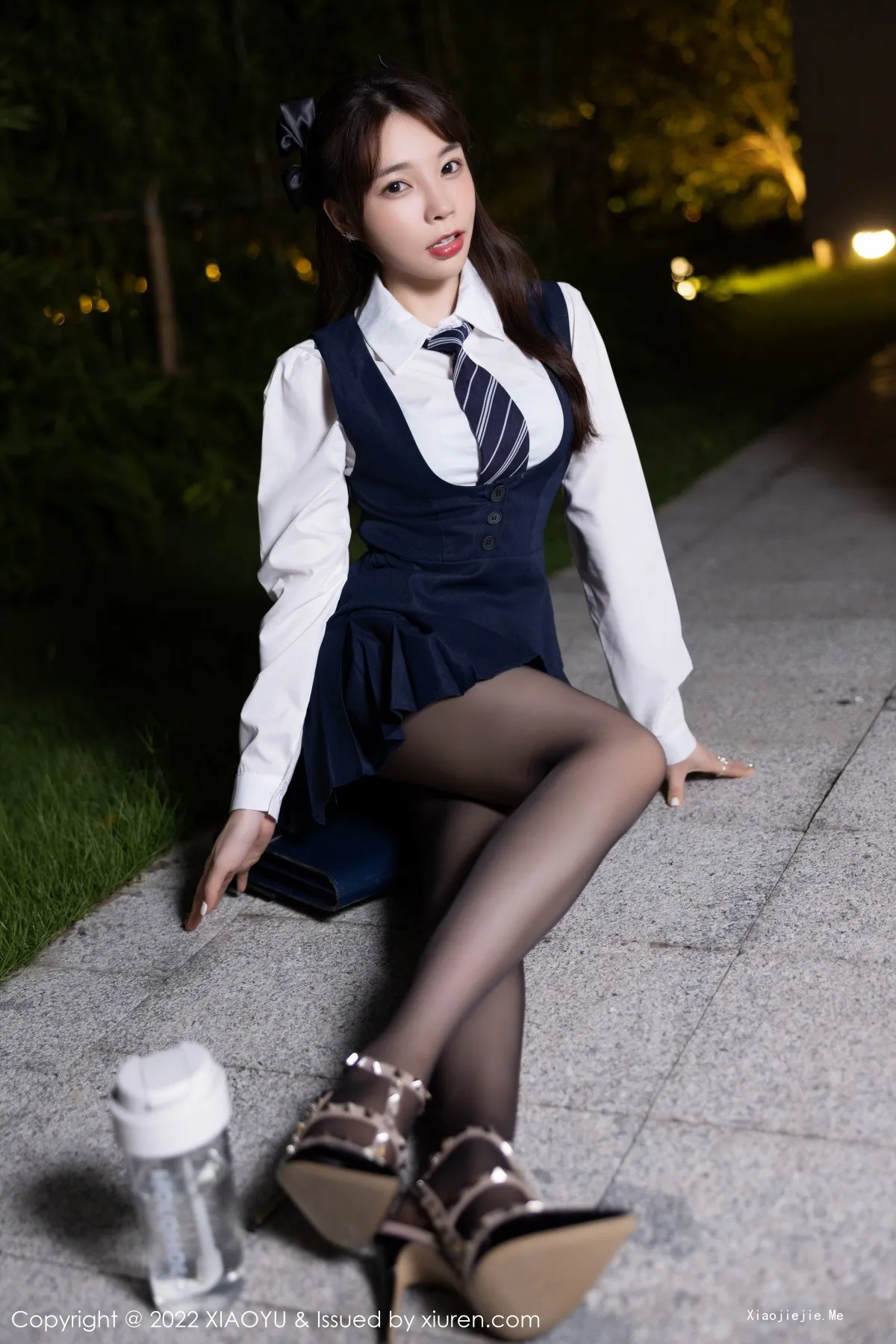 图片[10]-[XiaoYu画语界]Vol.894_女神徐莉芝Booty深蓝背带裙配超薄黑丝半脱露性感内衣诱惑写真72P-blog.zhu.ee