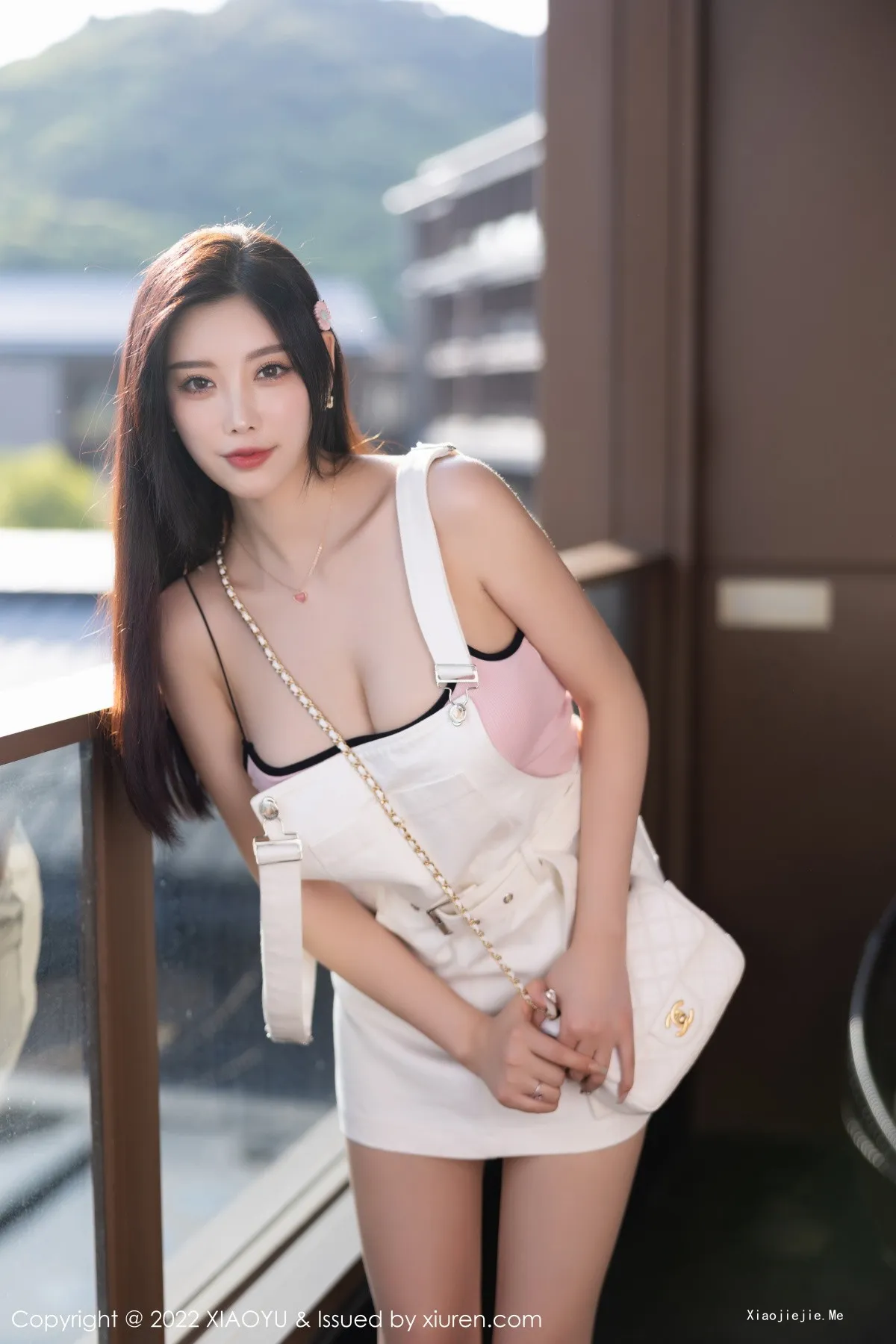 图片[2]-[XiaoYu画语界]Vol.887_女神杨晨晨Yome杭州旅拍性感白色背带短裙露粉色内衣诱惑写真87P-blog.zhu.ee