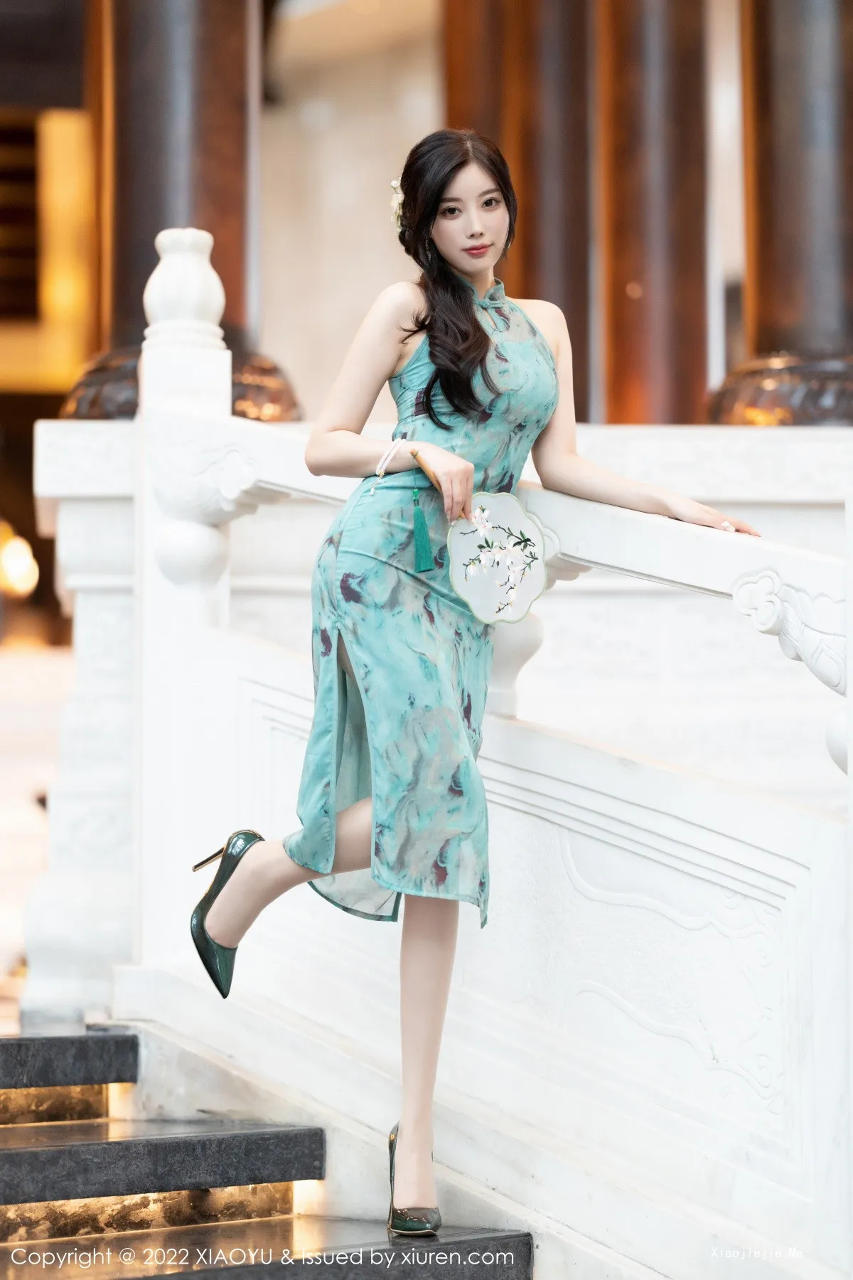 图片[2]-[XiaoYu画语界]Vol.882_女神杨晨晨Yome户外蓝暗色旗袍配超薄肉丝秀完美身材诱惑写真92P-blog.zhu.ee