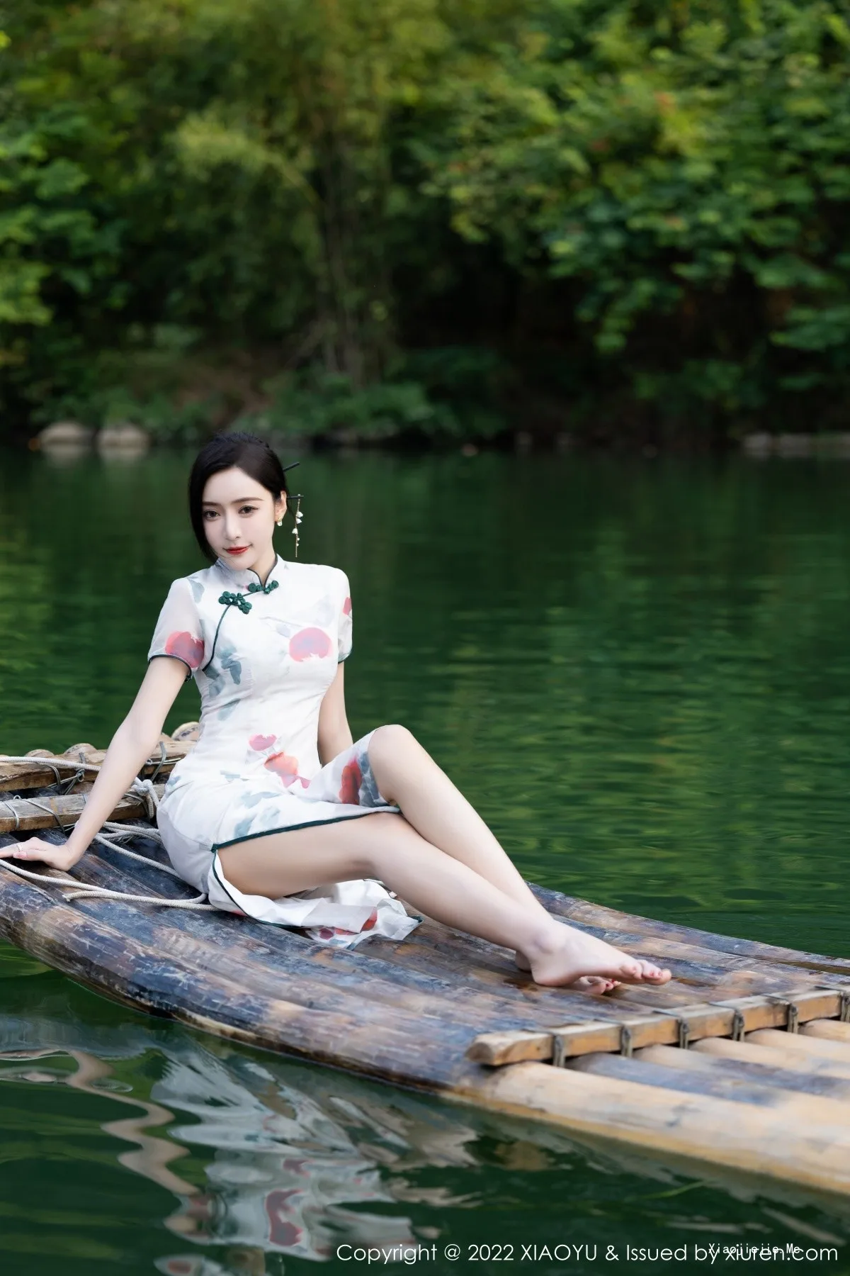 [XiaoYu画语界]Vol.872_女神王馨瑶杭州旅拍脱旗袍露蓝灰色蕾丝内衣超薄肉丝诱惑写真83P-blog.zhu.ee