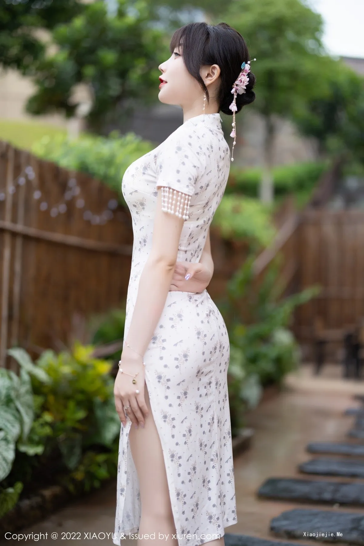 图片[2]-[XiaoYu画语界]Vol.838_女神徐莉芝Booty户外性感浅色旗袍+白色网纱服饰完美诱惑写真86P-blog.zhu.ee