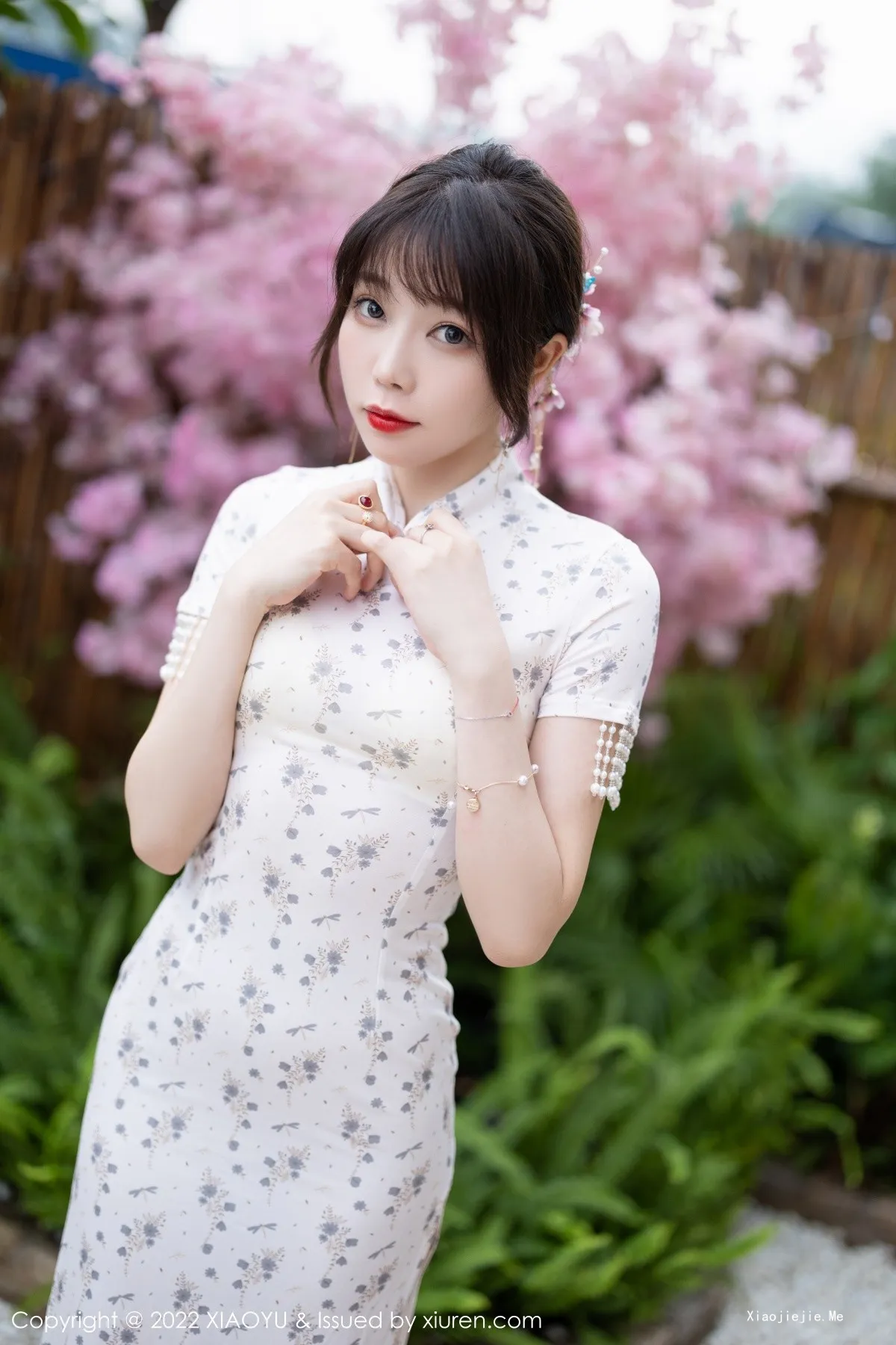 图片[26]-[XiaoYu画语界]Vol.838_女神徐莉芝Booty户外性感浅色旗袍+白色网纱服饰完美诱惑写真86P-blog.zhu.ee