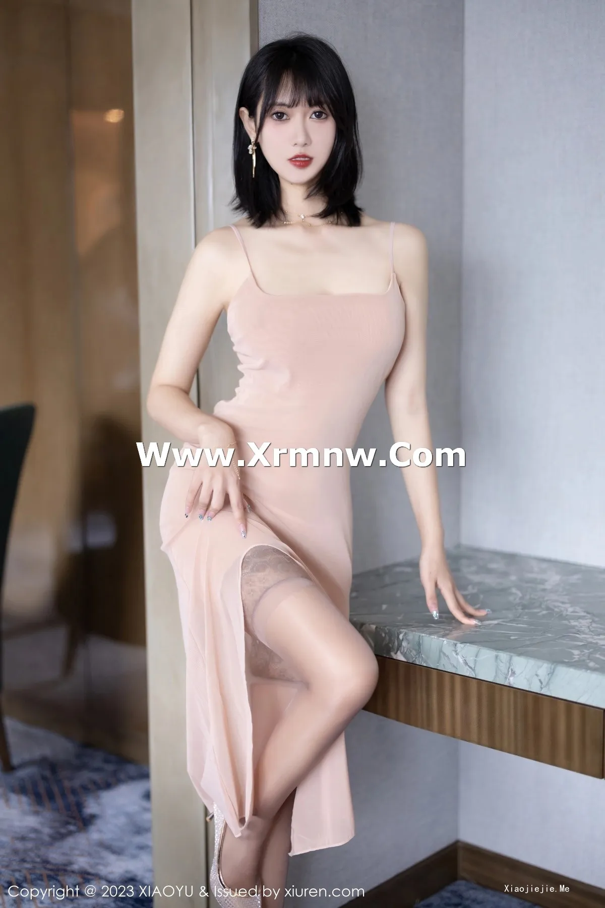 图片[2]-[XiaoYu画语界]Vol.1028_模特林子遥性感粉灰色吊带长裙配灰色丝袜秀曼妙身姿诱惑写真80P-blog.zhu.ee