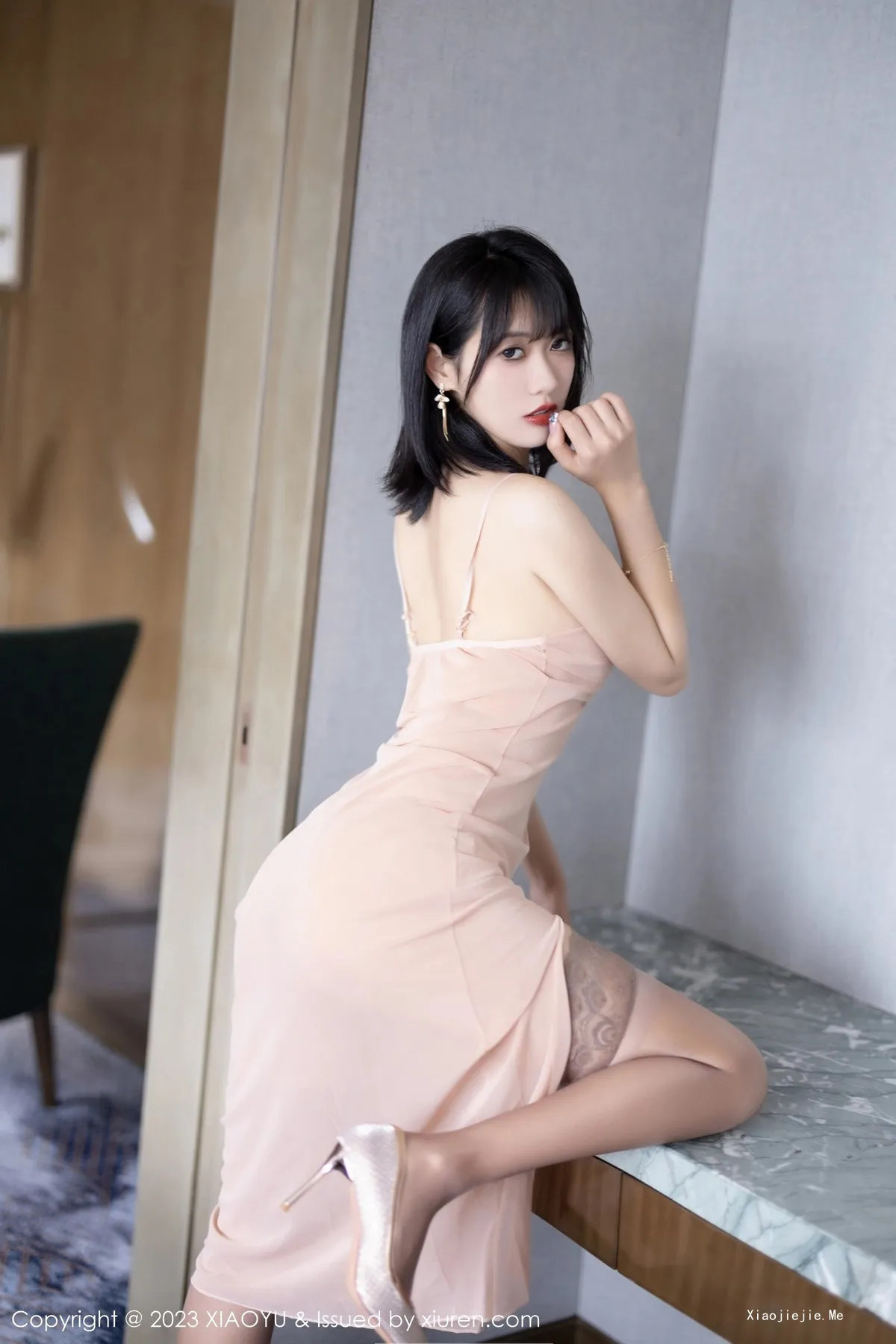 图片[8]-[XiaoYu画语界]Vol.1028_模特林子遥性感粉灰色吊带长裙配灰色丝袜秀曼妙身姿诱惑写真80P-blog.zhu.ee