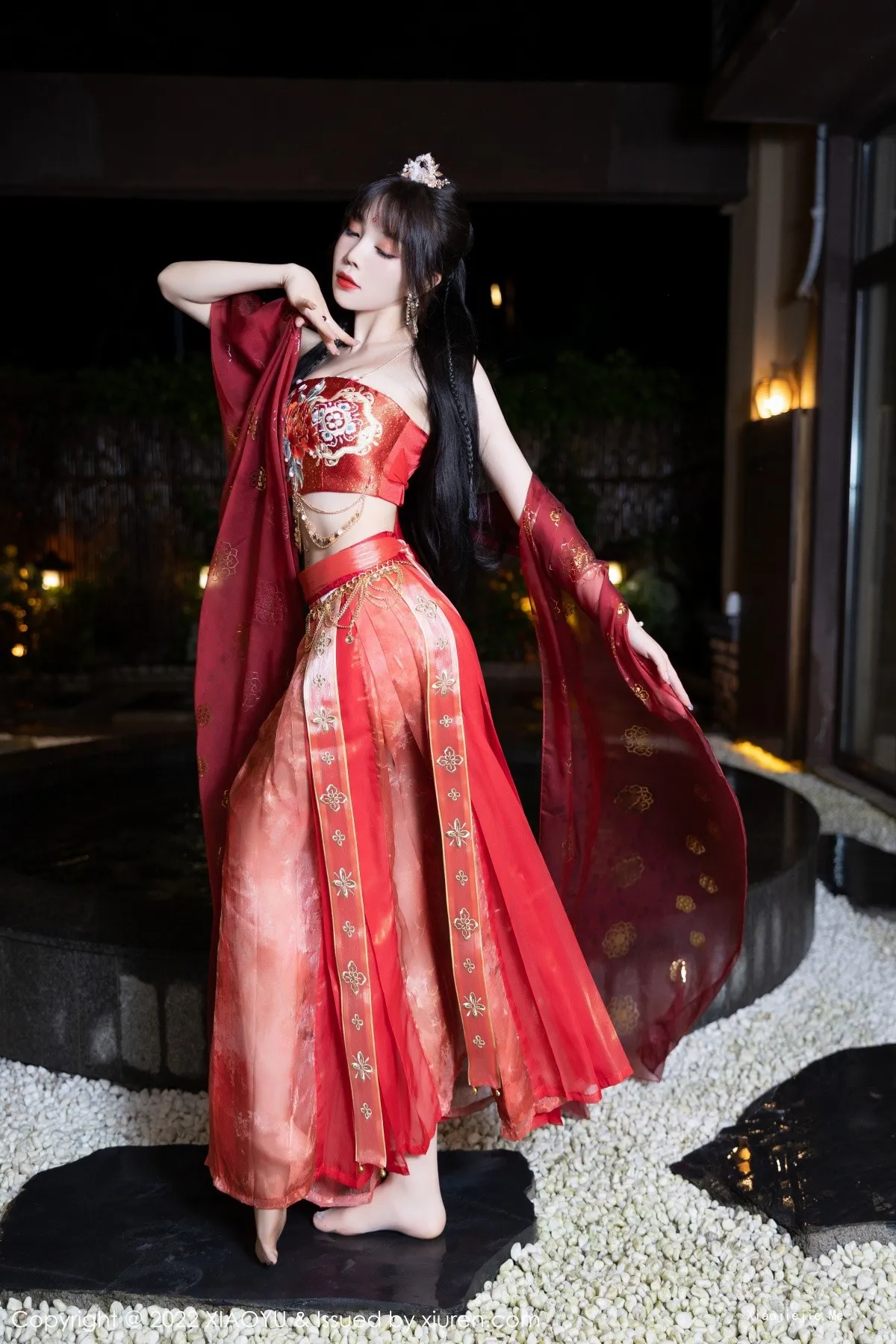 图片[2]-[XiaoYu画语界]Vol.827_女神徐莉芝Booty泳池性感红色轻透古装服饰秀完美身材诱惑写真70P-blog.zhu.ee