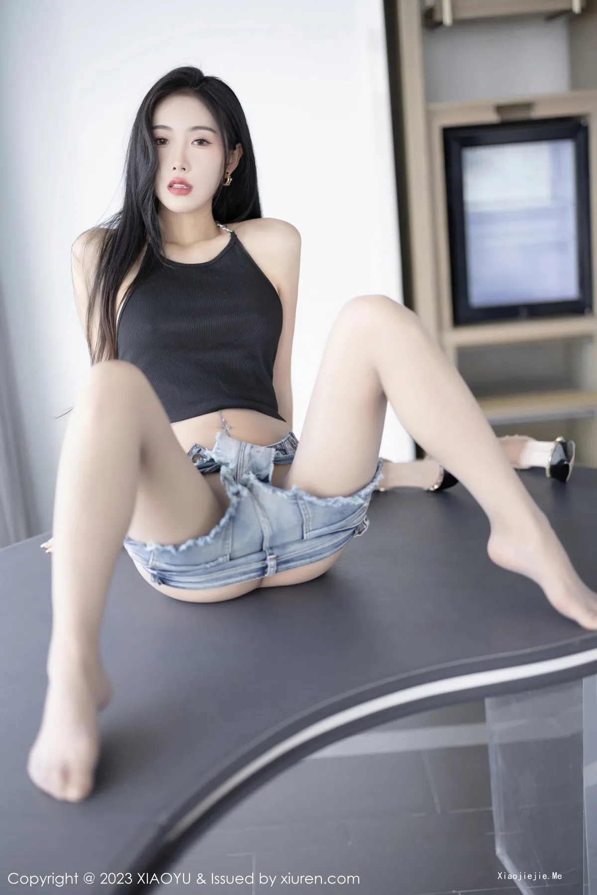 图片[52]-[XiaoYu画语界]Vol.1015_模特苏苏阿黑色上衣配超短牛仔裤超薄灰丝秀曼妙身姿诱惑写真88P-blog.zhu.ee
