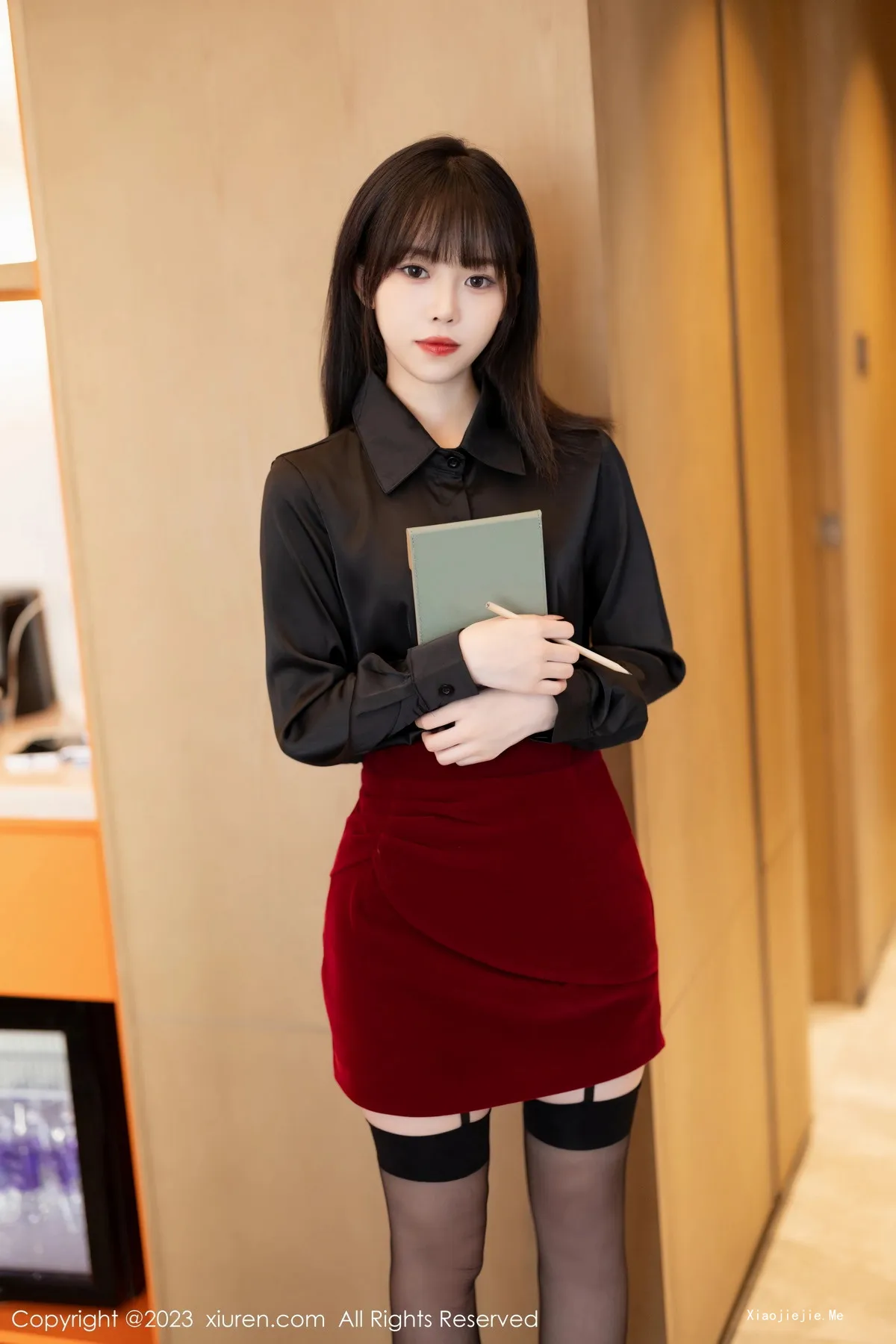 图片[2]-[XiaoYu画语界]Vol.1063_模特奶瓶黑色衬衫配红色短裙露红色蕾丝内衣黑丝吊袜魅惑写真81P-blog.zhu.ee