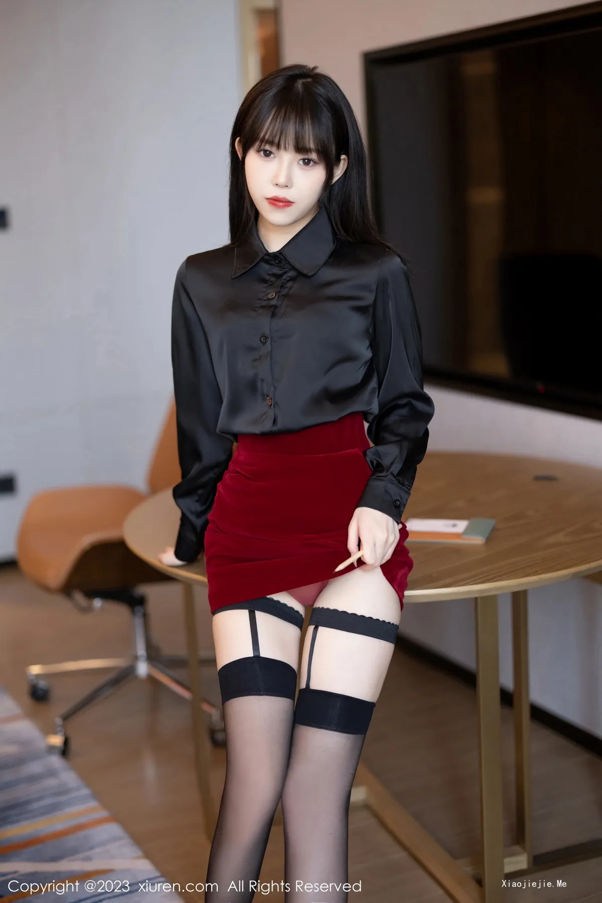 图片[10]-[XiaoYu画语界]Vol.1063_模特奶瓶黑色衬衫配红色短裙露红色蕾丝内衣黑丝吊袜魅惑写真81P-blog.zhu.ee