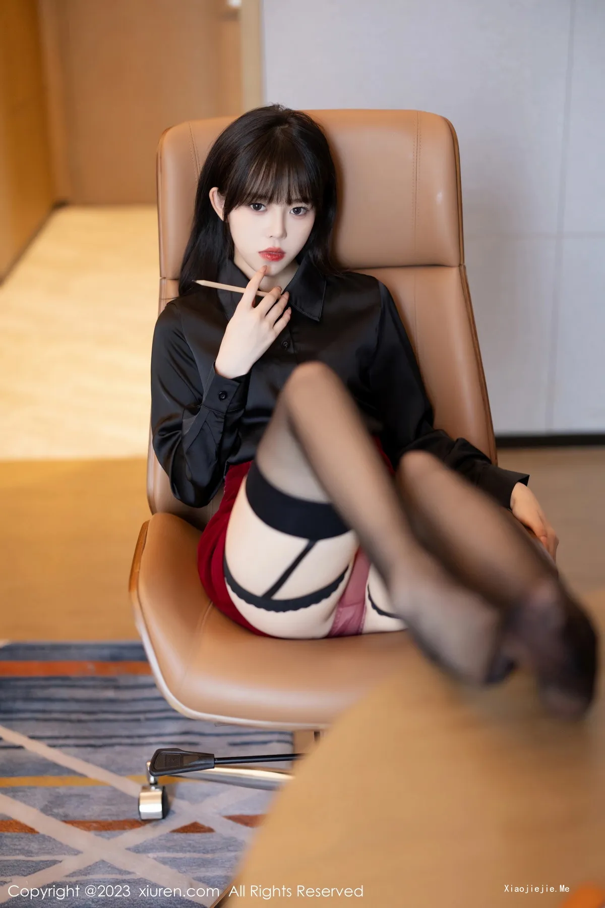 图片[24]-[XiaoYu画语界]Vol.1063_模特奶瓶黑色衬衫配红色短裙露红色蕾丝内衣黑丝吊袜魅惑写真81P-blog.zhu.ee