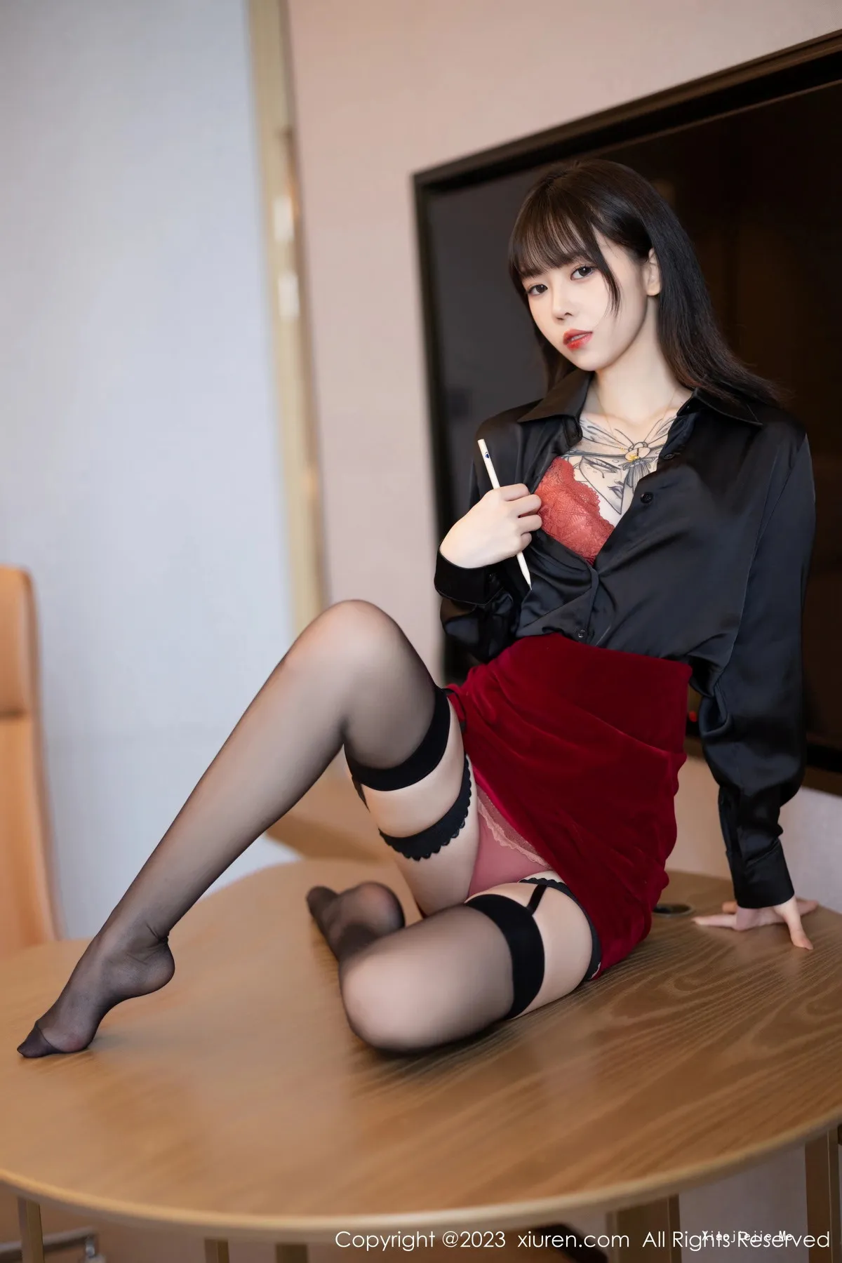 图片[34]-[XiaoYu画语界]Vol.1063_模特奶瓶黑色衬衫配红色短裙露红色蕾丝内衣黑丝吊袜魅惑写真81P-blog.zhu.ee