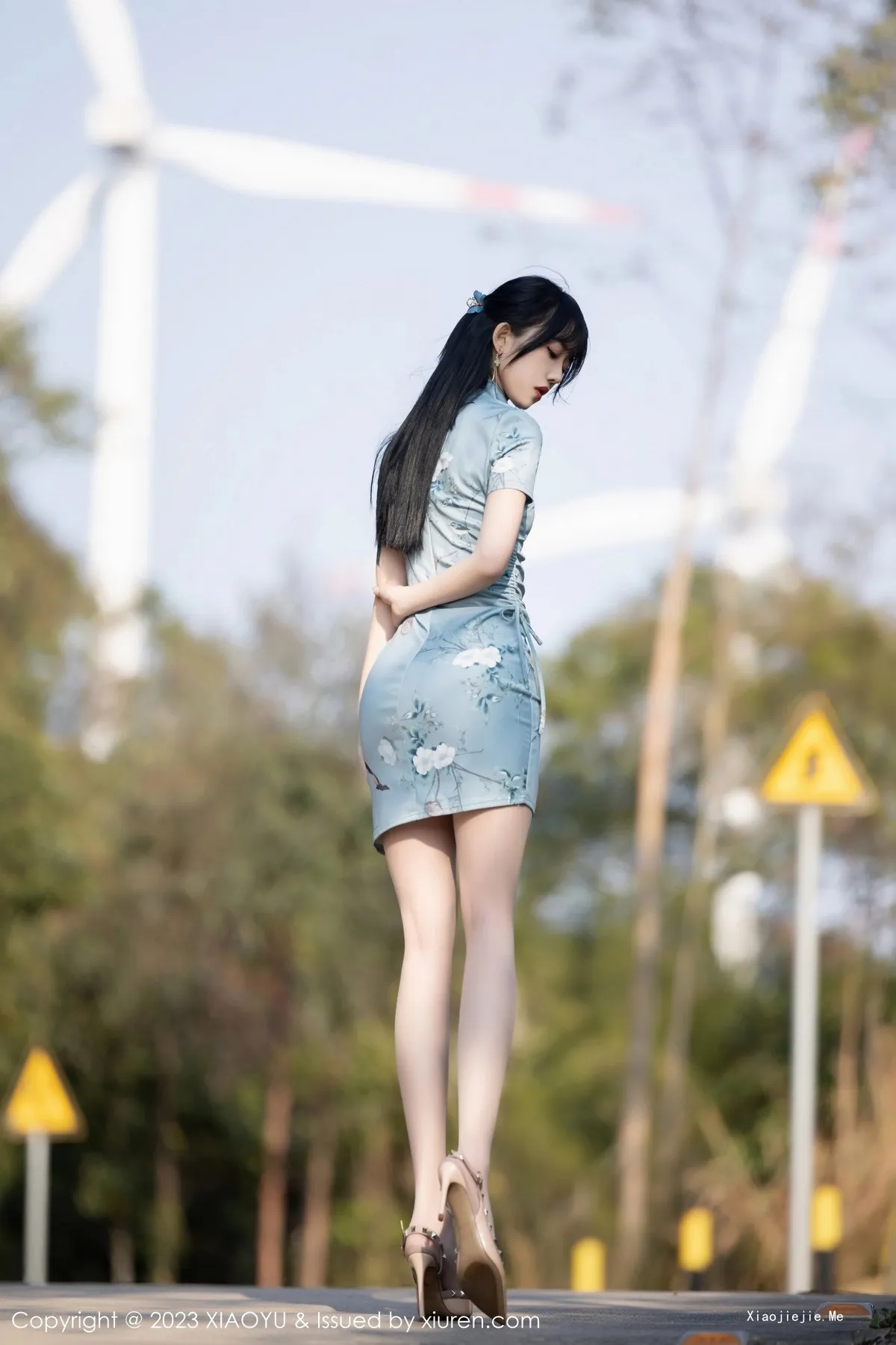 图片[4]-[XiaoYu画语界]Vol.997_模特奶瓶户外车拍性感蓝灰旗袍露粉色内衣秀曼妙身材诱惑写真97P-blog.zhu.ee