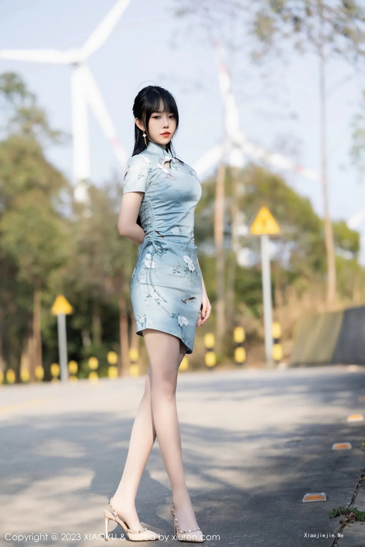 图片[6]-[XiaoYu画语界]Vol.997_模特奶瓶户外车拍性感蓝灰旗袍露粉色内衣秀曼妙身材诱惑写真97P-blog.zhu.ee