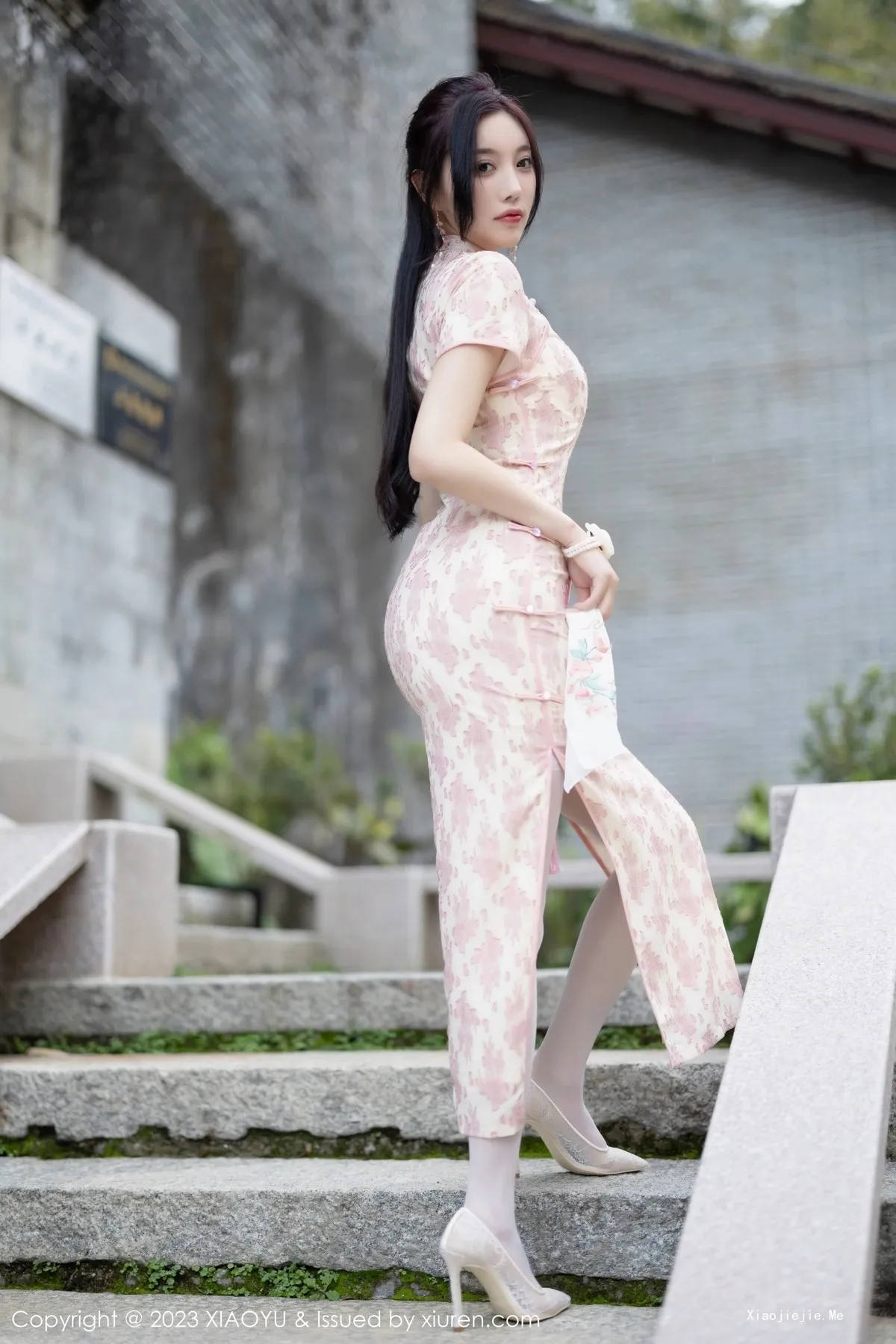 图片[4]-[XiaoYu画语界]Vol.993_女神杨晨晨Yome脱浅色旗袍露白色蕾丝内衣配白丝吊袜诱惑写真90P-blog.zhu.ee