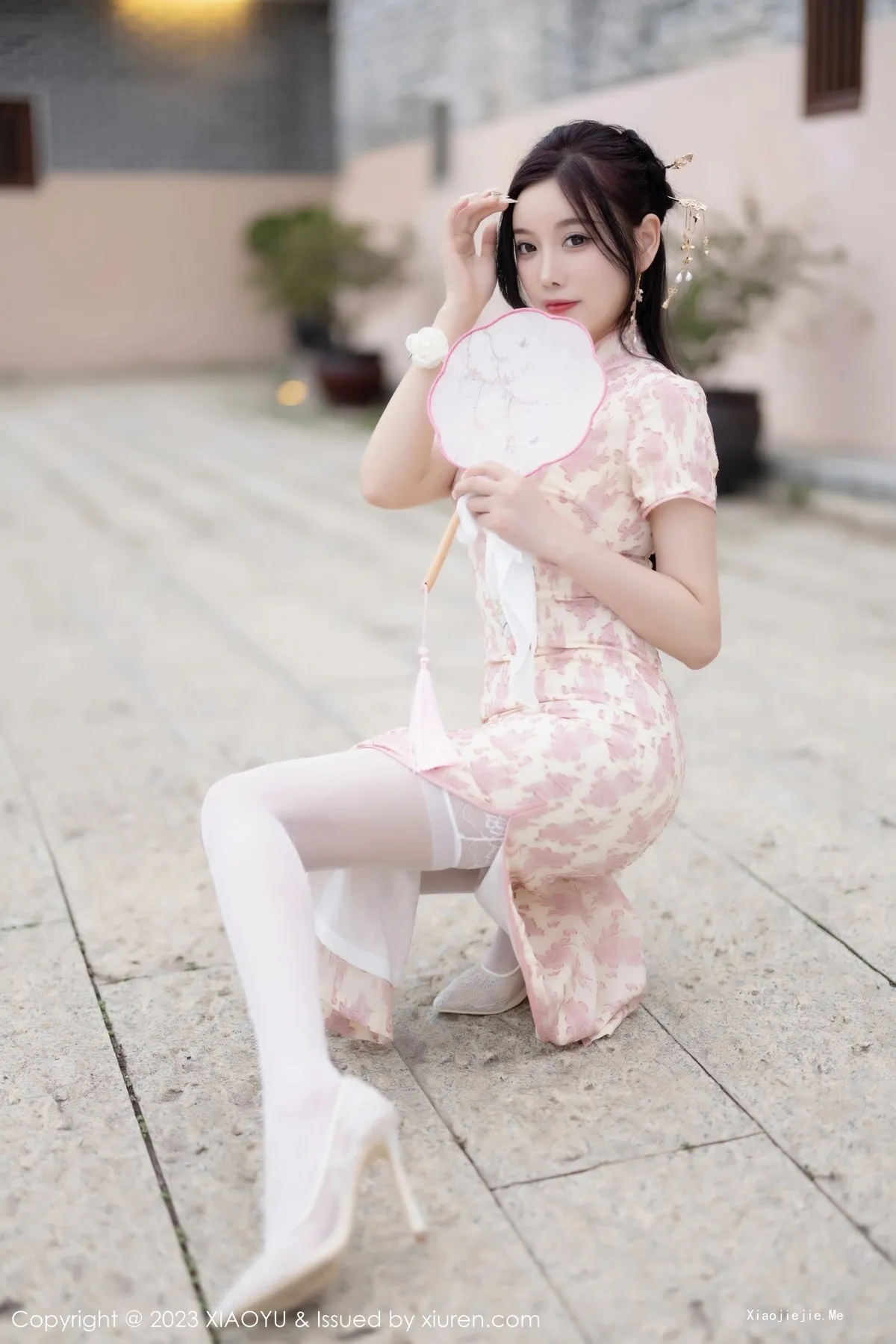图片[20]-[XiaoYu画语界]Vol.993_女神杨晨晨Yome脱浅色旗袍露白色蕾丝内衣配白丝吊袜诱惑写真90P-blog.zhu.ee